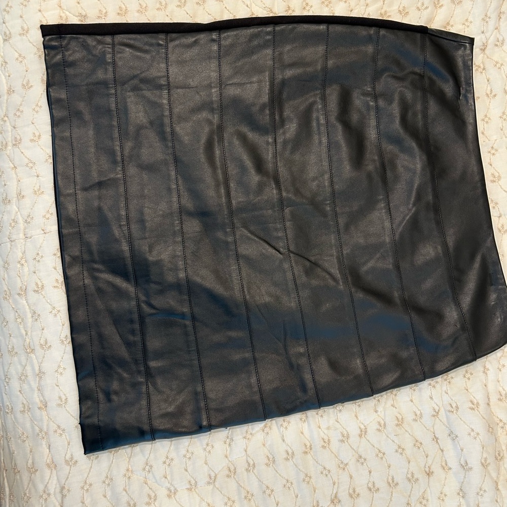 LG Black Mini Skirt